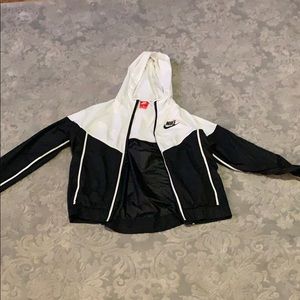 Women’s Nike Size M Windbreaker